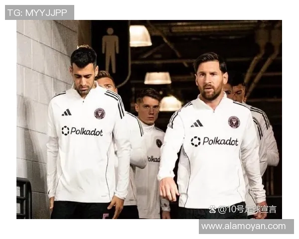 外国足球明星展现超凡实力的背后故事与成就解析