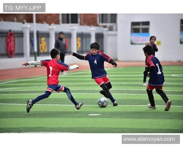 我们班的足球明星展现青春风采与团队精神的精彩瞬间