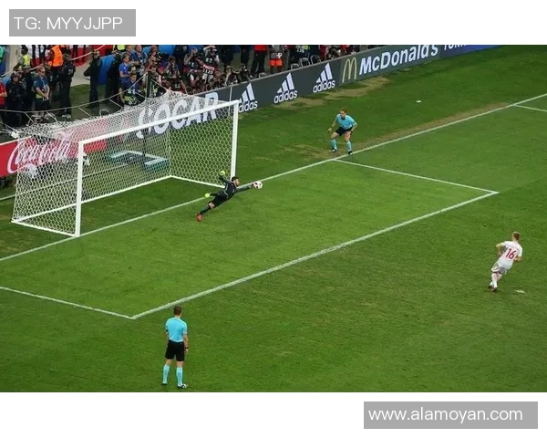 足球明星点球助跑技巧揭秘助你轻松掌握罚球的艺术与心理战术 足球明星点球助跑技巧揭秘助你轻松掌握罚球的艺术与心理战术