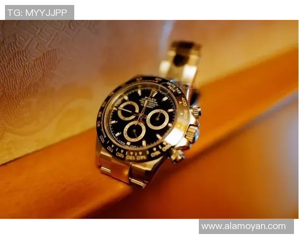 足球明星感恩回馈粉丝赠送限量手表传递热爱与支持